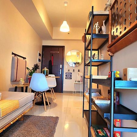 Spacious 7U Homey Unit Steps Away From Uptown Mall And Mitsukoshi Mall Free Parking With Washer Manila Exterior photo