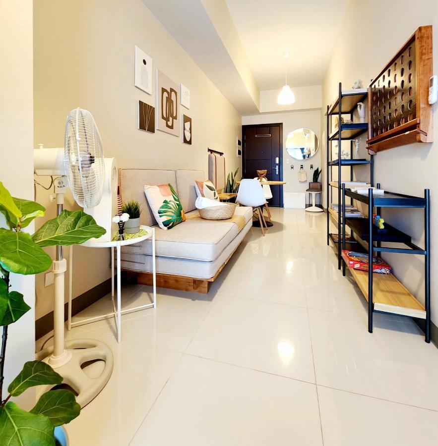 Spacious 7U Homey Unit Steps Away From Uptown Mall And Mitsukoshi Mall Free Parking With Washer Manila Exterior photo