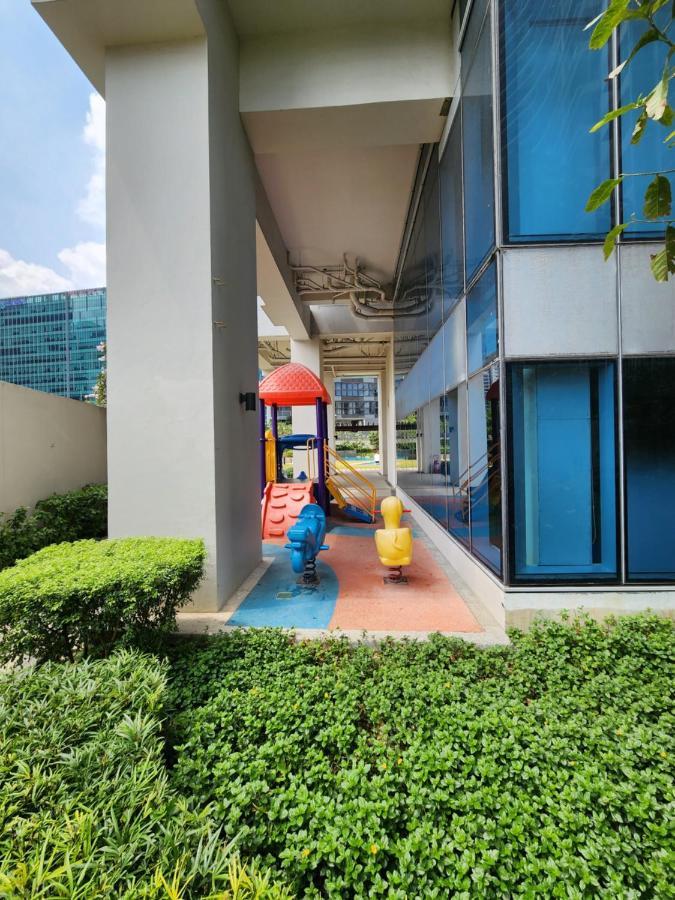 Spacious 7U Homey Unit Steps Away From Uptown Mall And Mitsukoshi Mall Free Parking With Washer Manila Exterior photo