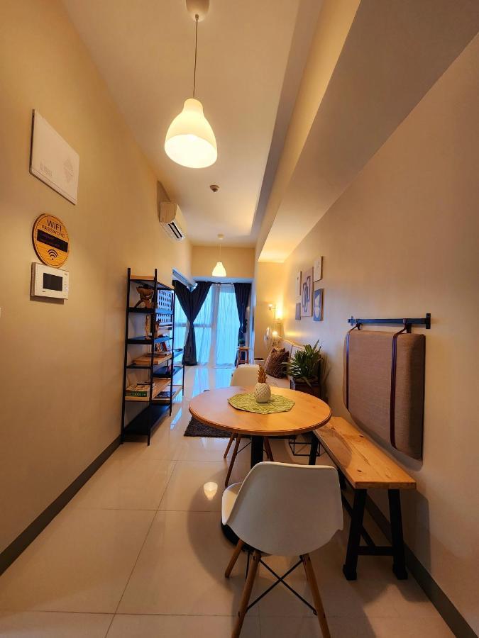 Spacious 7U Homey Unit Steps Away From Uptown Mall And Mitsukoshi Mall Free Parking With Washer Manila Exterior photo