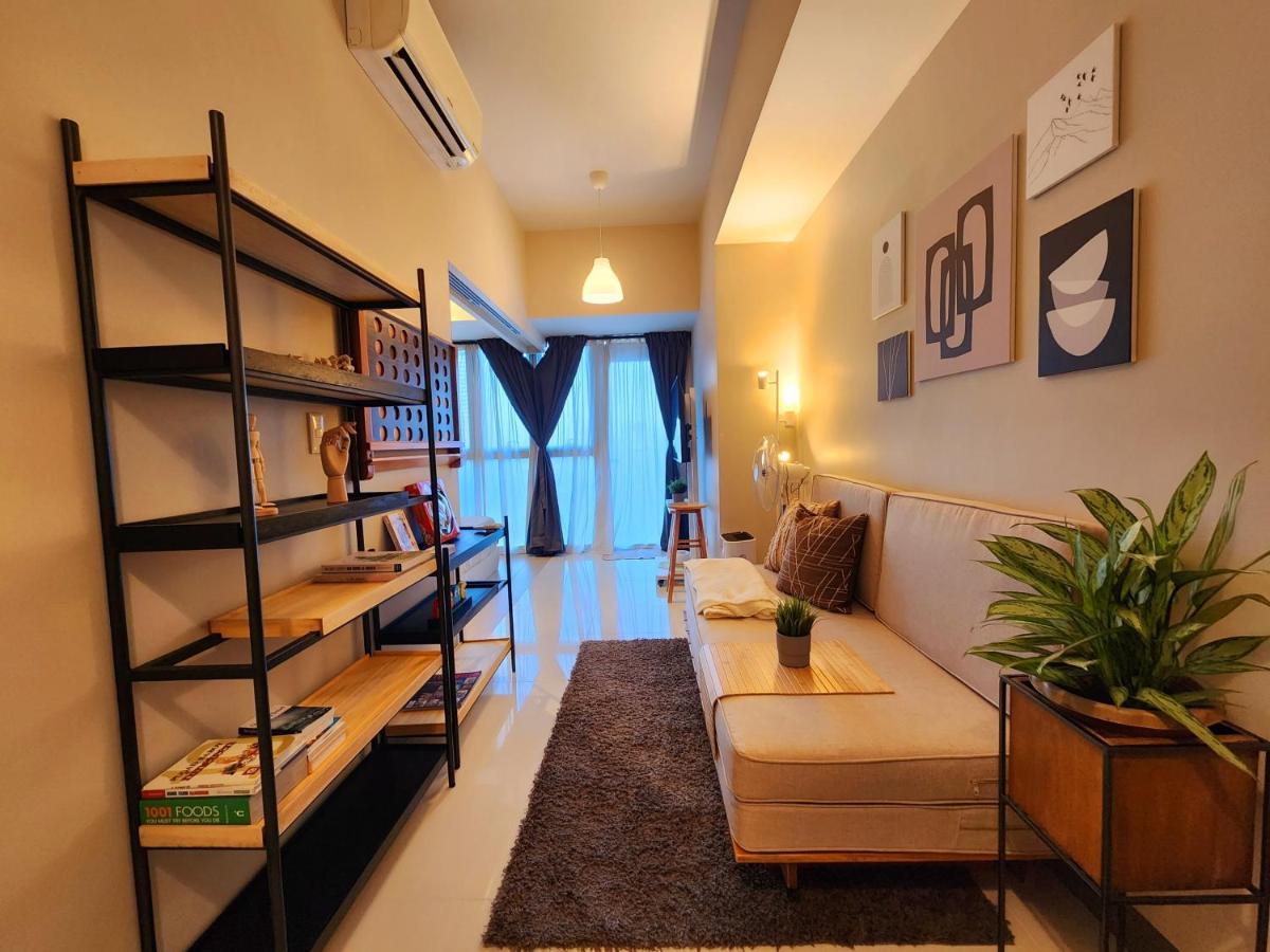 Spacious 7U Homey Unit Steps Away From Uptown Mall And Mitsukoshi Mall Free Parking With Washer Manila Exterior photo