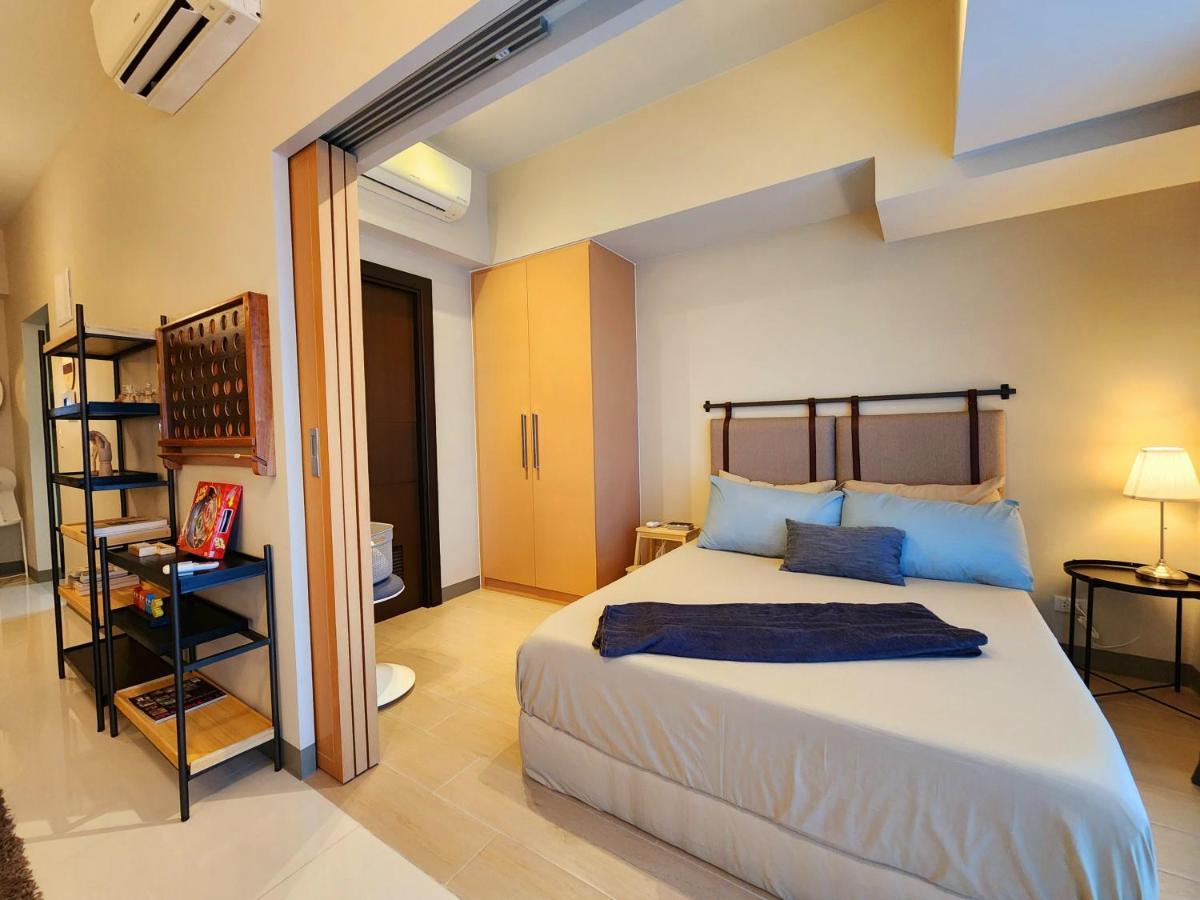 Spacious 7U Homey Unit Steps Away From Uptown Mall And Mitsukoshi Mall Free Parking With Washer Manila Exterior photo