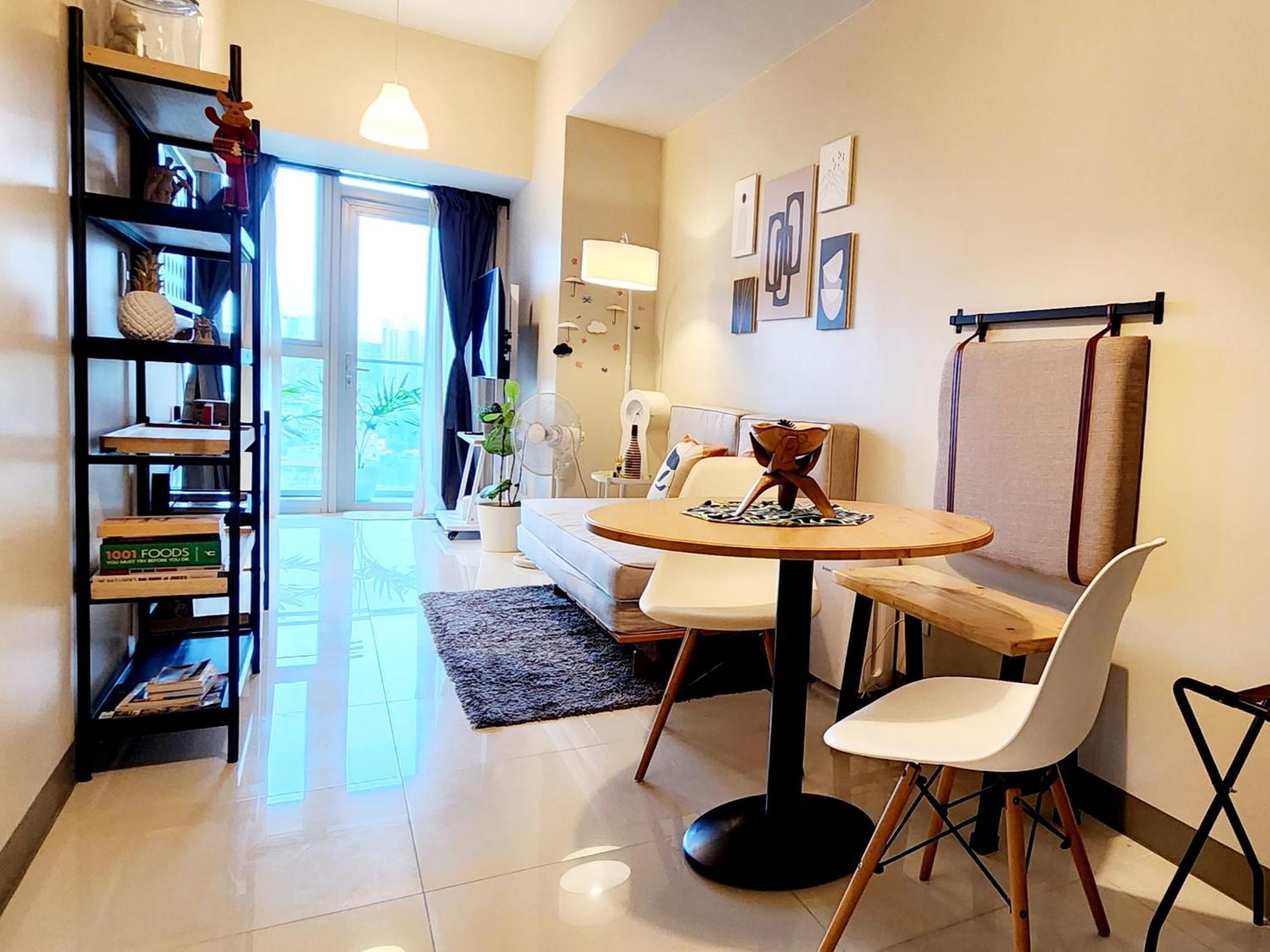 Spacious 7U Homey Unit Steps Away From Uptown Mall And Mitsukoshi Mall Free Parking With Washer Manila Exterior photo