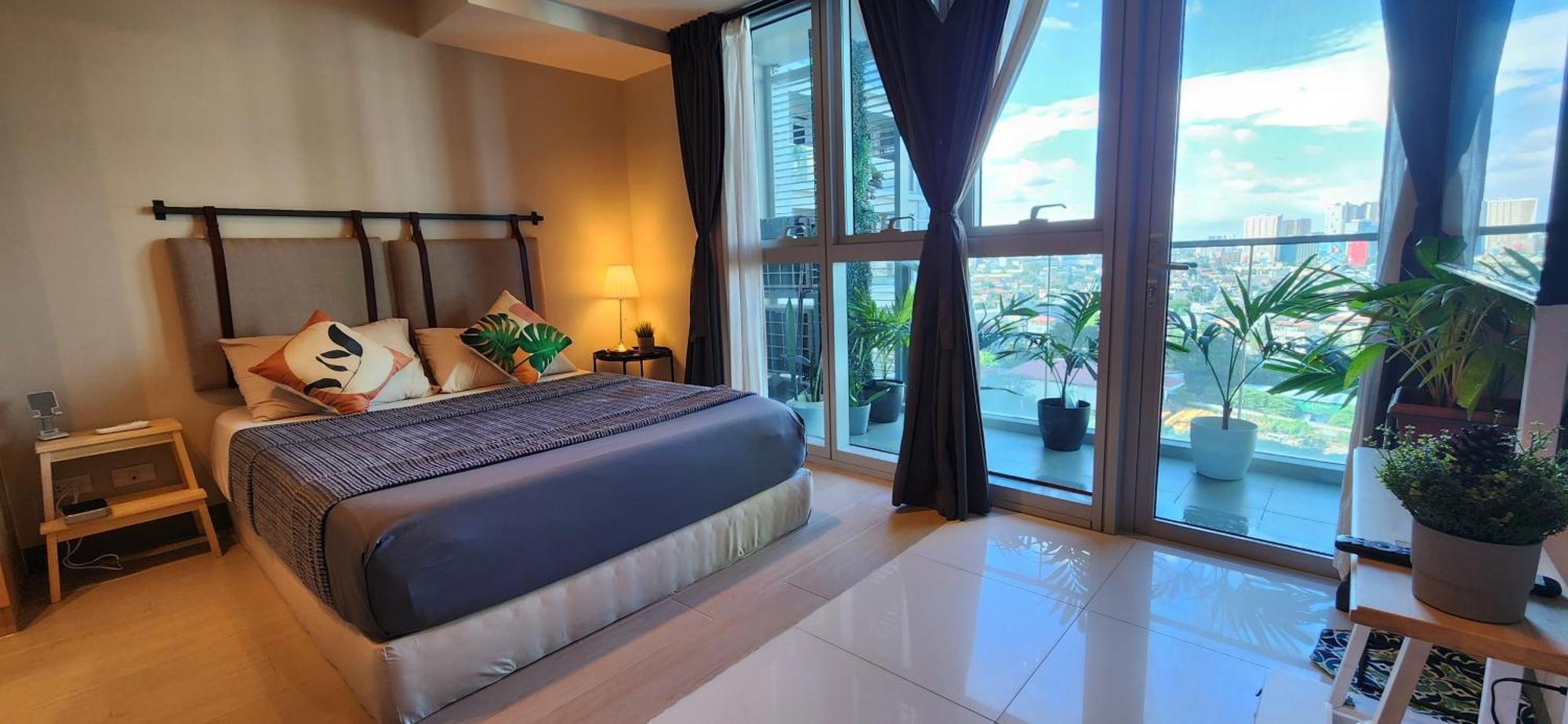 Spacious 7U Homey Unit Steps Away From Uptown Mall And Mitsukoshi Mall Free Parking With Washer Manila Exterior photo